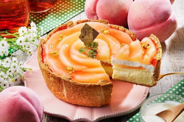 パブロの期間限定「白桃とヨーグルトのチーズタルト」甘くみずみずしい白桃をふんだんに