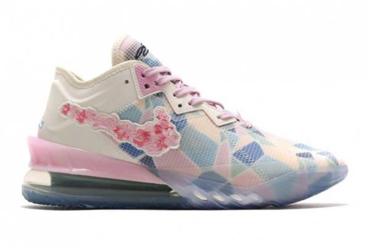 ナイキ 桜 富士山 モチーフのアトモスコラボスニーカー グエル公園着想のカラフルモザイク柄 21年4月26日 ウーマンエキサイト 1 2