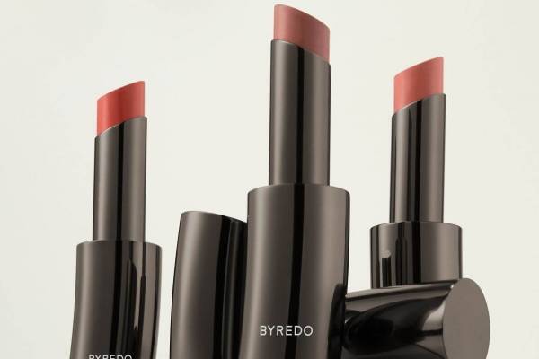 バイレード21年夏コスメ、シアー発色の「ティントリップバーム」重ねて濃淡調整＆ブレンディング