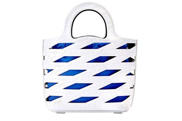 バレンシアガの新作バッグ「ネオ バスケット」「ネオ フォン ホルダー」“編み籠”を再解釈