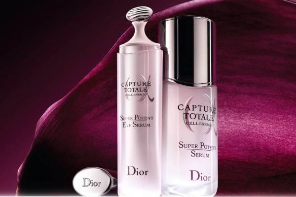 ディオール“マッサージアプリケーター”付き目元美容液が「カプチュール トータル」から
