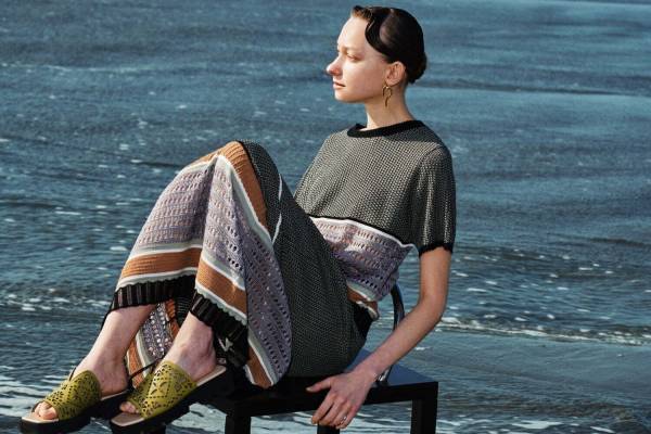 ミューラル、“ミルフィーユの層”着想のサマーニット＆“樹木の年輪”をプリントしたシャツなど