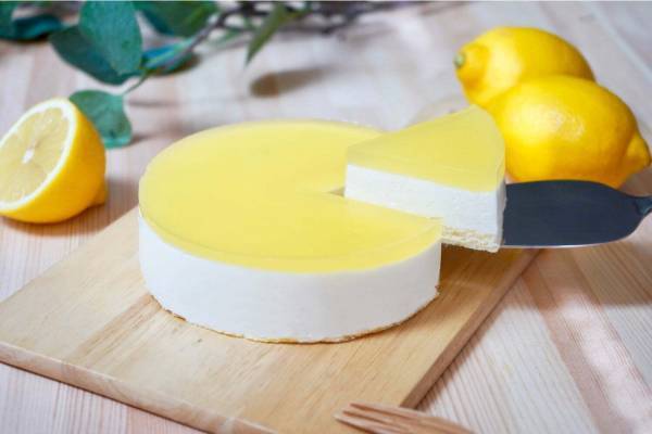 フォルマ5月限定レアチーズケーキ、さっぱり瀬戸内レモン＆抹茶とマスカルポーネの2層仕立て