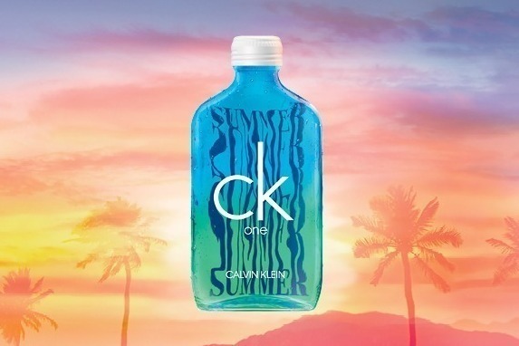 カルバン クライン21年夏「シーケーワン サマー オードトワレ」“陽炎”着想のシトラスノート