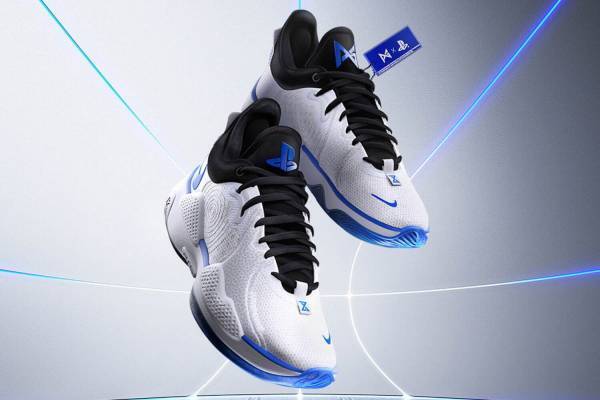 ナイキ×PlayStation、PS5のデザインに着想を得たコラボスニーカー