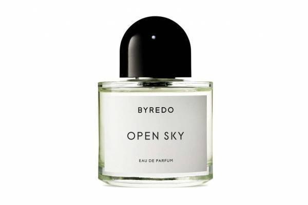 バイレードの新作フレグランス「オープンスカイ」“旅”から着想した爽やかで瑞々しい香り
