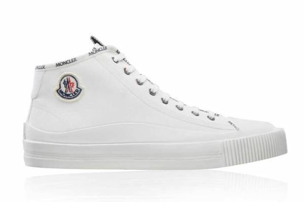 モンクレールの新作スニーカー - ロゴを配したミニマルなデザイン、シュータンにトリコロール