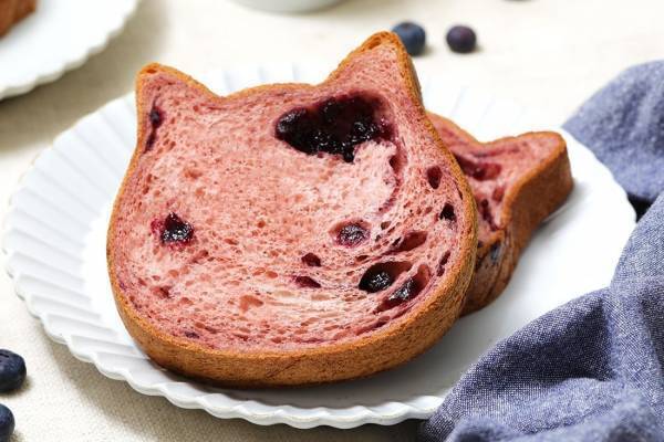 高級食パン専門店「ねこねこ食パン」“ブルーベリージャム入り”6月限定爽やかフレーバー