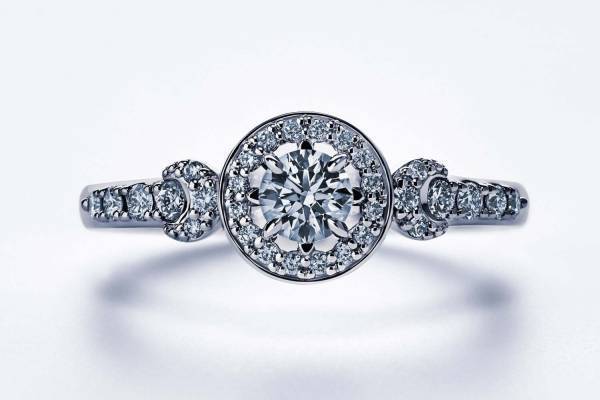 スタージュエリーの新作ブライダルリング、“太陽と月”を飾ったエンゲージメントリングなど