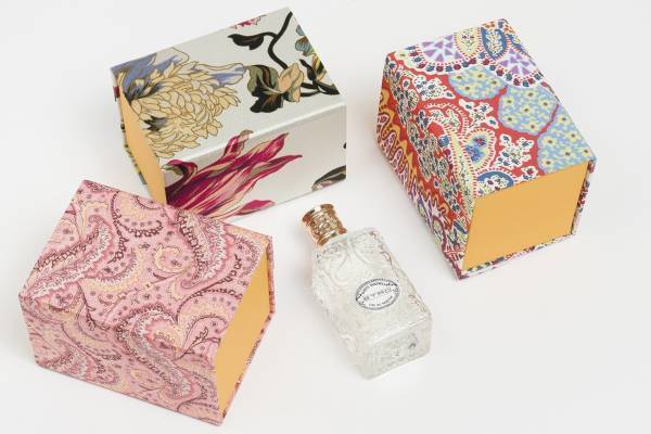 エトロ“木蓮の花”香る新作フレグランス、一つひとつ柄が異なる“アーカイブ柄”ボックス付き