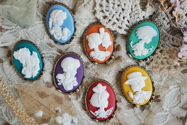 スタジオジブリの人気ヒロインが“カメオブローチ”に、『魔女の宅急便』キキ＆『耳をすませば』雫など