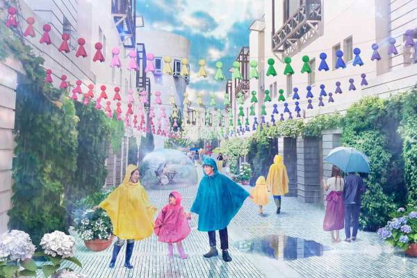 星野リゾート リゾナーレ八ヶ岳、虹色に色づく1000個以上の“ふれふれ坊主”と雨を楽しむイベント