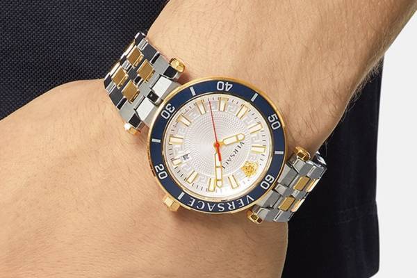 ヴェルサーチェ新作腕時計「グレカスポーツ」文字盤にメデューサ＆グレカ模様