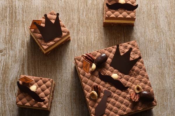 フレデリック・カッセルの“父の日”ケーキ「ジヴァラ」王冠やひげを飾ったチョコレートケーキ