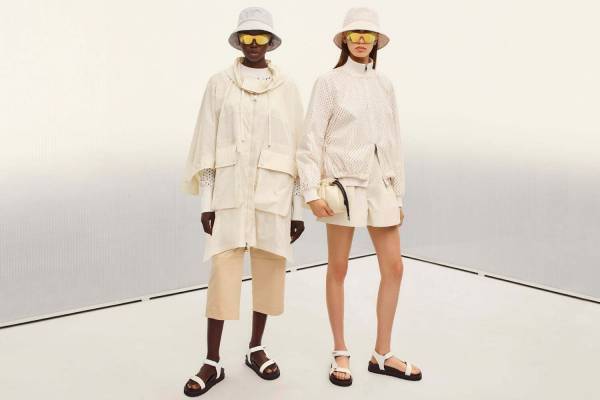 モンクレールのウィメンズ新作、レイヤードジャケットや”雲のような”ボリューム感のバッグなど