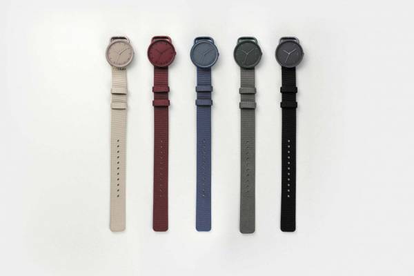 佐藤オオキnendoの腕時計「10:10」渋谷パルコに、“飛行機の窓”ウォッチやくすみカラーの新作