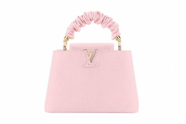 ルイ・ヴィトンの新作バッグ「カプシーヌ」“シュシュ”から着想したハンドル、淡いカラーで