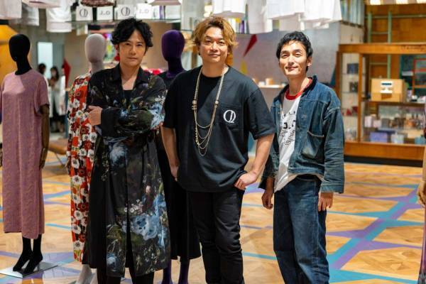 香取慎吾×祐真朋樹の「ヤンチェ_オンテンバール」丸の内に移転、香取のアート柄バカラタンブラーも