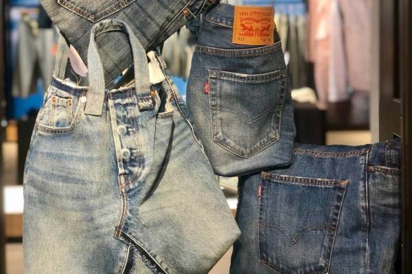 「ザ リーバイス テーラー ショップ」にデニムの修理＆リメイクが出来る新カスタマイズメニュー