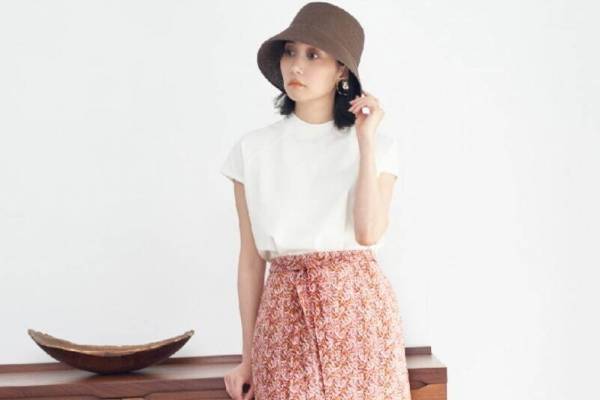 スナイデル21年夏の新作、バックリボン付きシースルーブラウスやプリーツロングワンピ