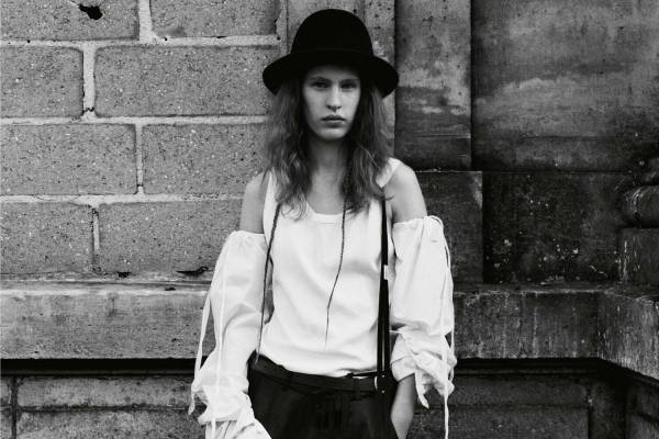 アン ドゥムルメステール 2021-22年秋冬コレクション、新たな秩序を構築する本質的なスタイル