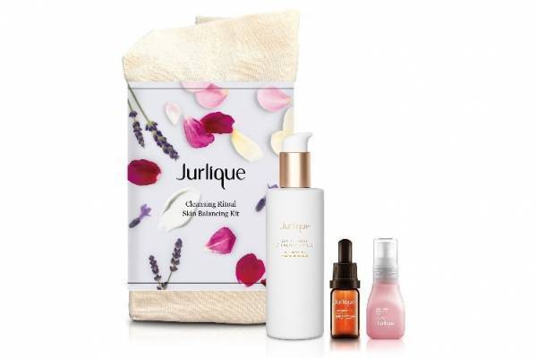 ジュリーク限定スキンケアキット、“しっとりもちもち”ロングセラーミルククレンジング現品入り