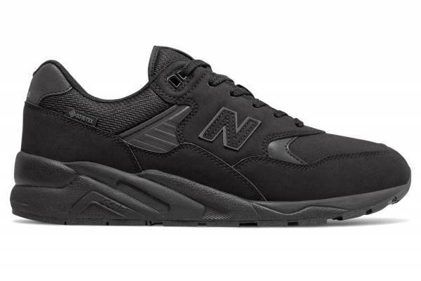 ニューバランスのスニーカー「MTX580」ゴアテックス搭載のオールブラックが再登場