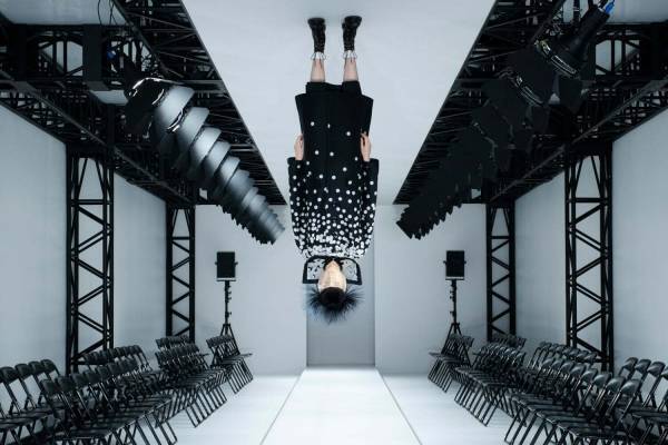 アンリアレイジの展覧会「AとZ」"言葉の壁"から覗く18年分のコレクション展示、福岡で