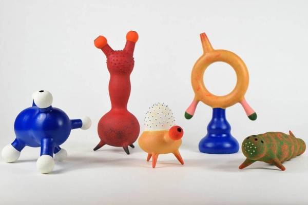 陶作家・酒井智也「リビングの未確認生命体」生命感じる有機的オブジェが銀座 蔦屋書店に集結