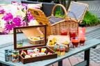 屋外テラスの贅沢ピクニック「グランピクニック」東京マリオットホテルで、鮮やかケーキや和牛バーガーなど