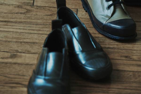 Y's×スペルガのスリッポン＆ブーツ、イタリア軍ミリタリーシューズを基に“ラバー”で再解釈