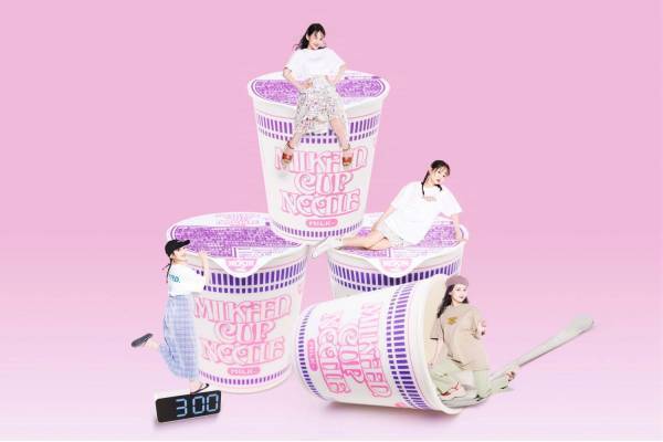 ミルクフェドと「カップヌードル」がコラボ、ロゴ＆パッケージデザインのTシャツやバッグ