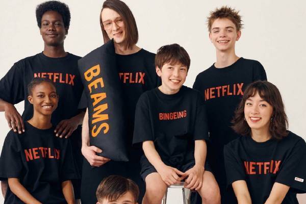 ネットフリックス×ビームス、立体ロゴの“リモコンT"やクッションなど初の公式アイテム発売