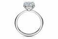 「ティファニー トゥルー」の新作婚約指輪、構築的な“T”モチーフでダイヤモンドをセット