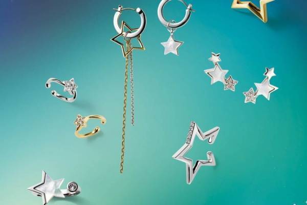 プラス ヴァンドーム“夏の星空”イメージの新作ジュエリー「ステラ」流れ星のピアスなど