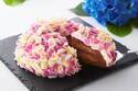 “あじさい”モチーフのかまくら型ケーキ「てまり花」、3色のチョコスライスで花びらを表現