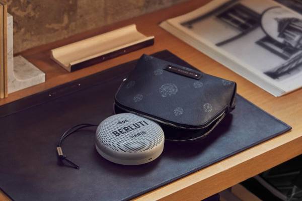 ベルルッティ×バング ＆ オルフセン、ヴェネチアレザーを配したポータブルスピーカーやヘッドフォン