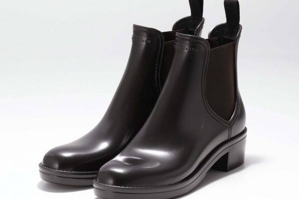 マッキントッシュ新作レイングッズ、“バンブーハンドル”のレオパード柄長傘＆サイドゴアレインブーツ