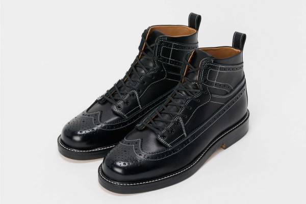 エンダースキーマの新作シューズ、スニーカーの要素を融合したドレスブーツなど