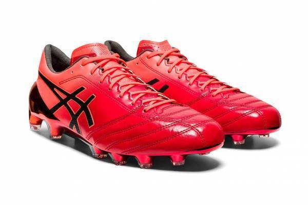 アシックスから“サンライズレッド”の競技用シューズ、バスケットボールやサッカーなど全8競技