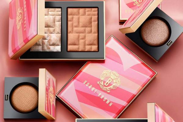 ボビイ ブラウン21年秋コスメ“艶やかピーチ色”アイシャドウやハイライター、“ハート”柄ケースで