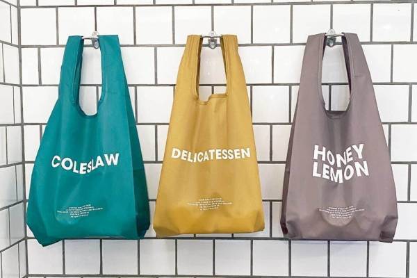 パリヤ デリカテッセンの“パッカブル”エコバッグ、ハニーレモンなど“おいしそうなロゴ”入り