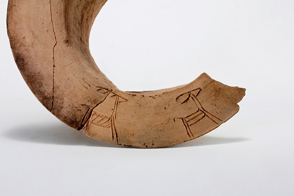 企画展「発掘された日本列島2021 調査研究最前線」江戸東京博物館で、線刻絵画土器や土偶を展示