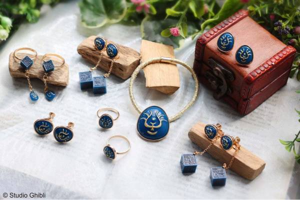スタジオジブリ作品『天空の城ラピュタ』“飛行石”アクセサリー、暗闇でほんのり光るリングなど