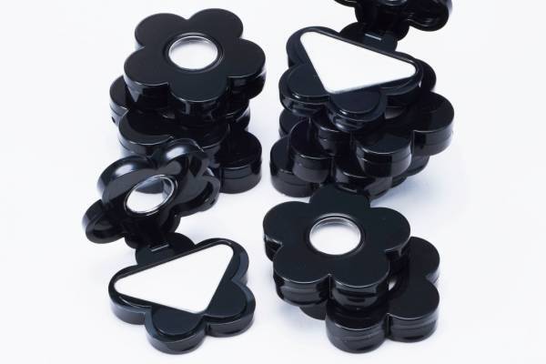 マリークヮント“色移りを防ぐ”口紅コート「リップ トッパー」定番化、デイジー型カスタムパレットも