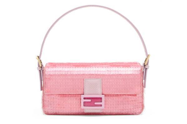 フェンディの新作バッグ「バゲット 1997」“ゆがんだ”FFロゴ×フラワー刺繍やスパンコール