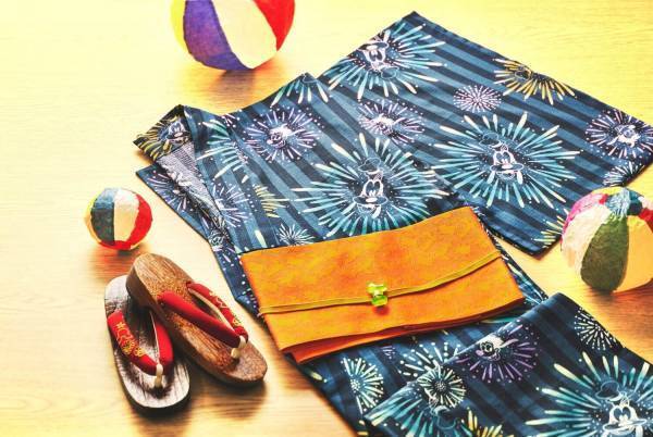 ディズニー「グーフィー＆マックス」デザイン“花火柄”浴衣＆ミッキー箔プリントのがま口ポーチ