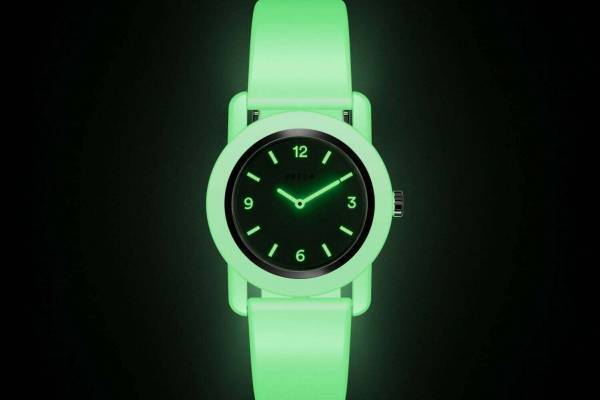ブレダの新作“透け感”ウォッチ「プレイ」発光機能付きで“暗闇で光る”