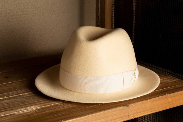 CA4LA、スタジオジブリ作品『紅の豚』ポルコ・ロッソの中折れハットを忠実に再現