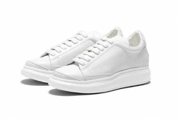 白スニーカー専門ブランド「ゴーウィズホワイト」デビュー、ケアグッズ&リペアサービス付きのサブスクも